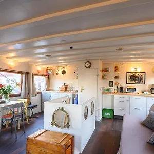 Boatapartment Animathor On Location Botel Rotterdam